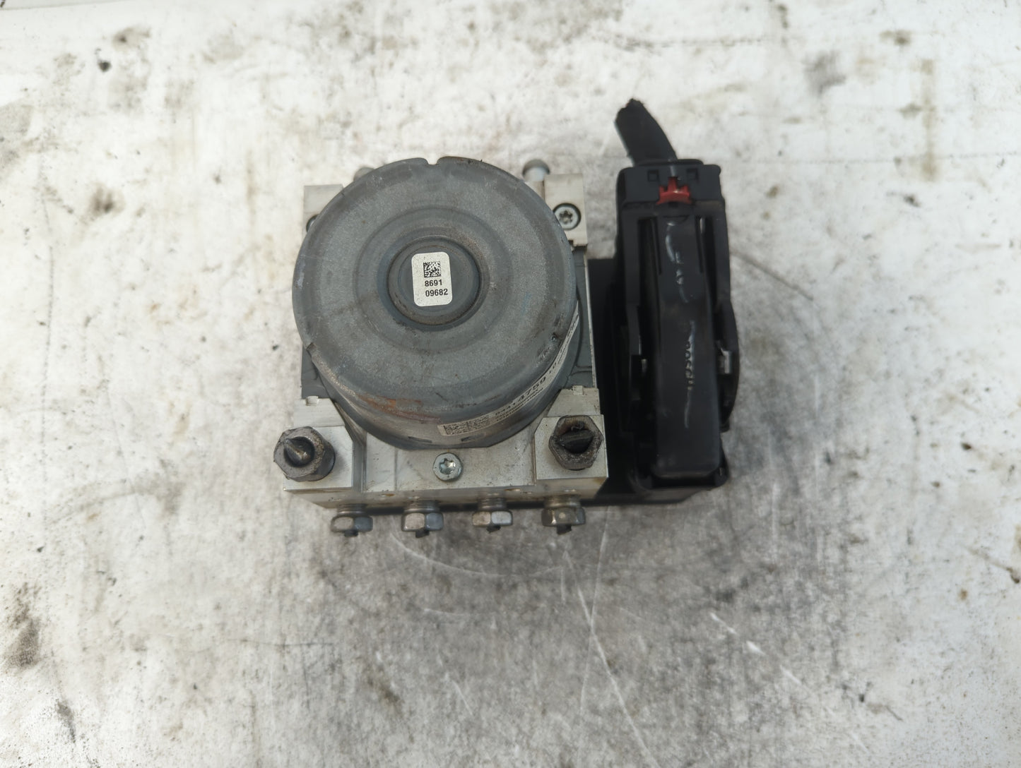 2018-2021 Gmc Terrain ABS Pump Control Module Replacement P/N:84414759 Fits Fits 2018 2019 2020 2021 OEM Used Auto Parts - O