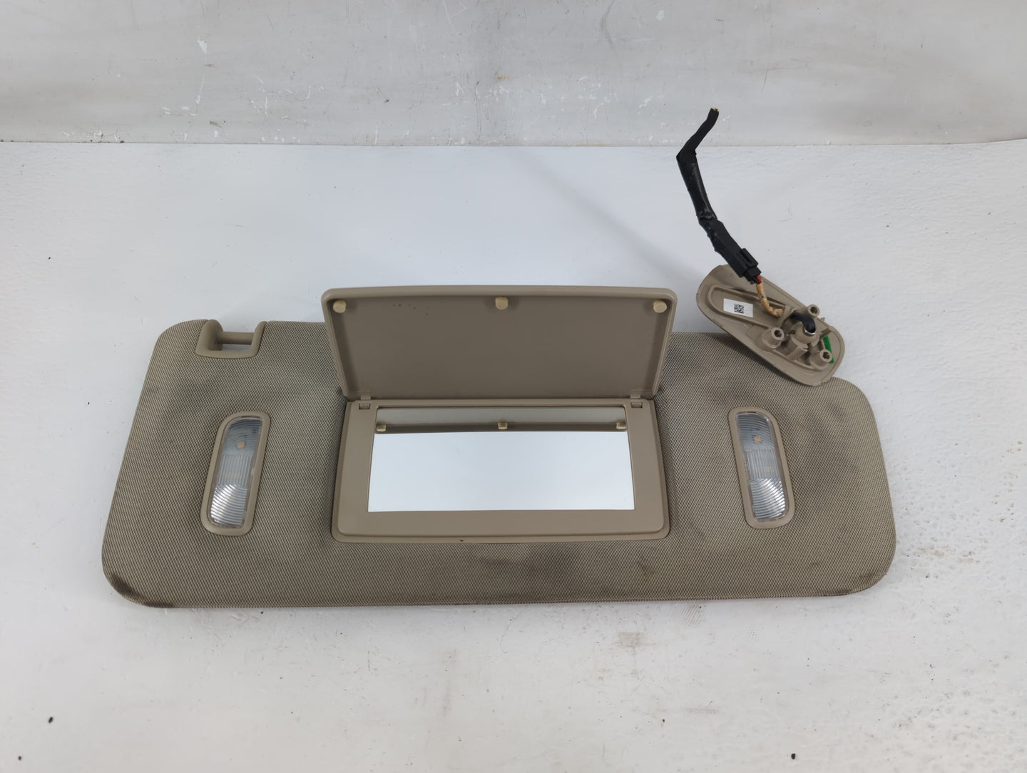 2018 Gmc Yukon Xl Sun Visor Shade Replacement Passenger Right Mirror Fits Fits 2015 2016 2017 2019 2020 OEM Used Auto Parts 