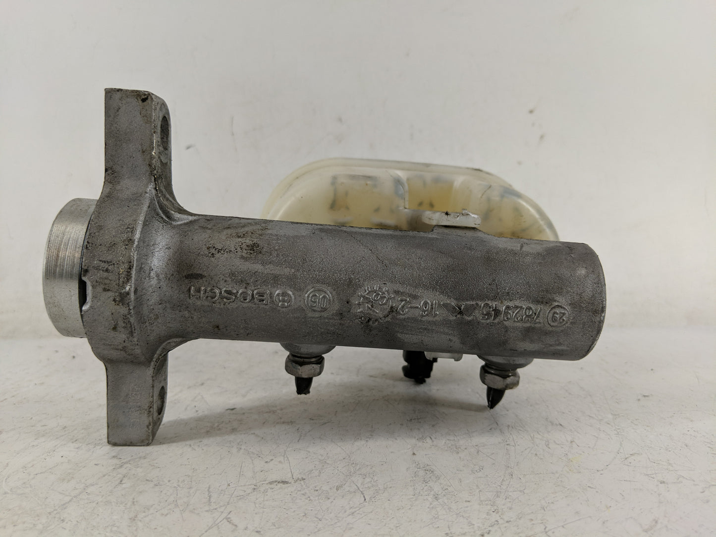 Gmc Yukon Xl 1500 Brake Master Cylinder - Oemusedautoparts1.com