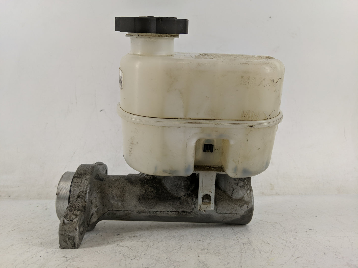 Gmc Yukon Xl 1500 Brake Master Cylinder - Oemusedautoparts1.com