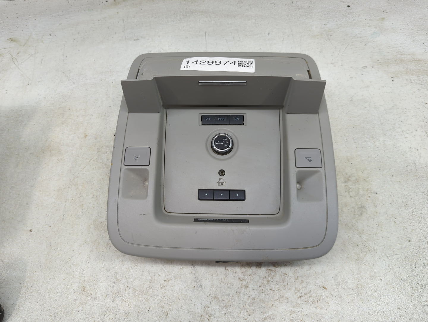 Gmc Yukon Xl 1500 Overhead Roof Console 1429974 - Oemusedautoparts1.com