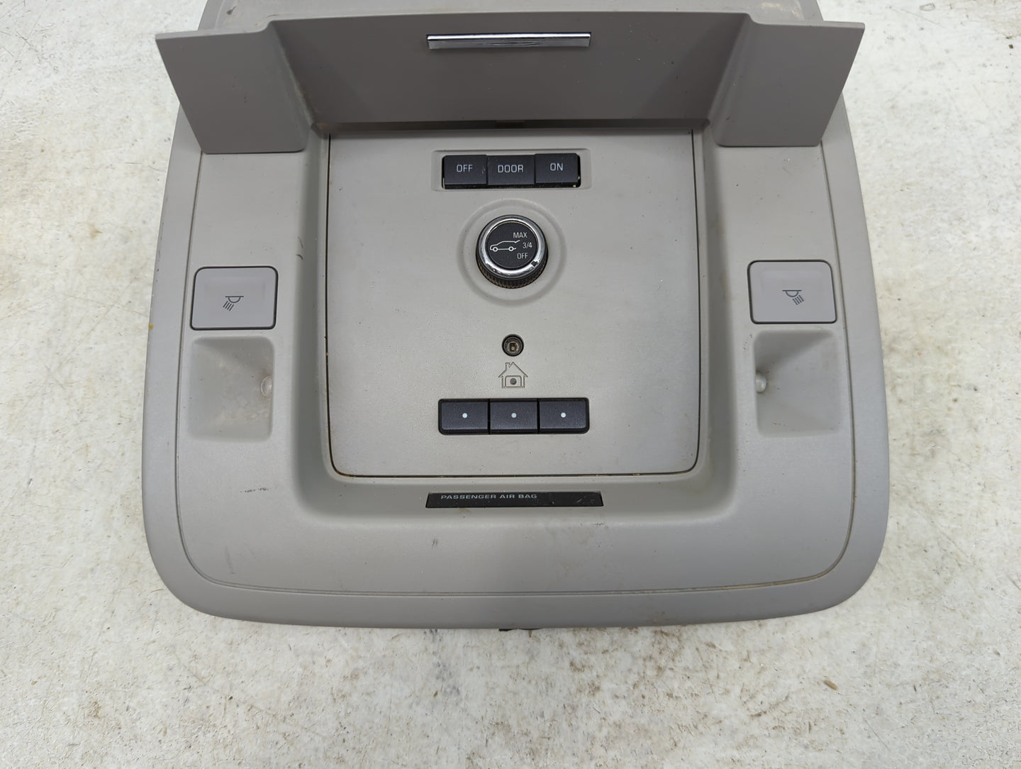 Gmc Yukon Xl 1500 Overhead Roof Console 1429974 - Oemusedautoparts1.com