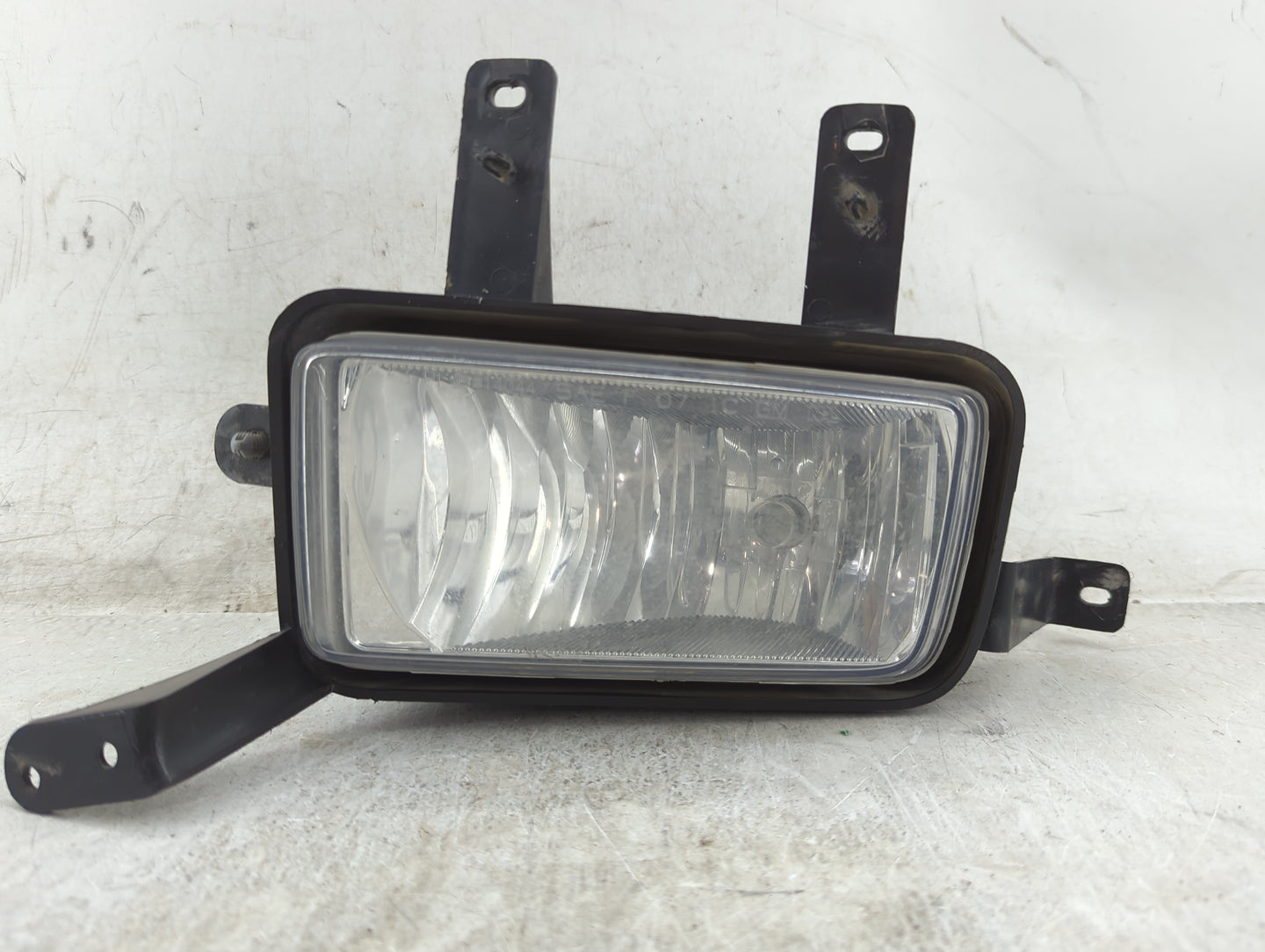 Gmc Yukon Xl 1500 Driver Left Oem Fog Light Lamp - Oemusedautoparts1.com