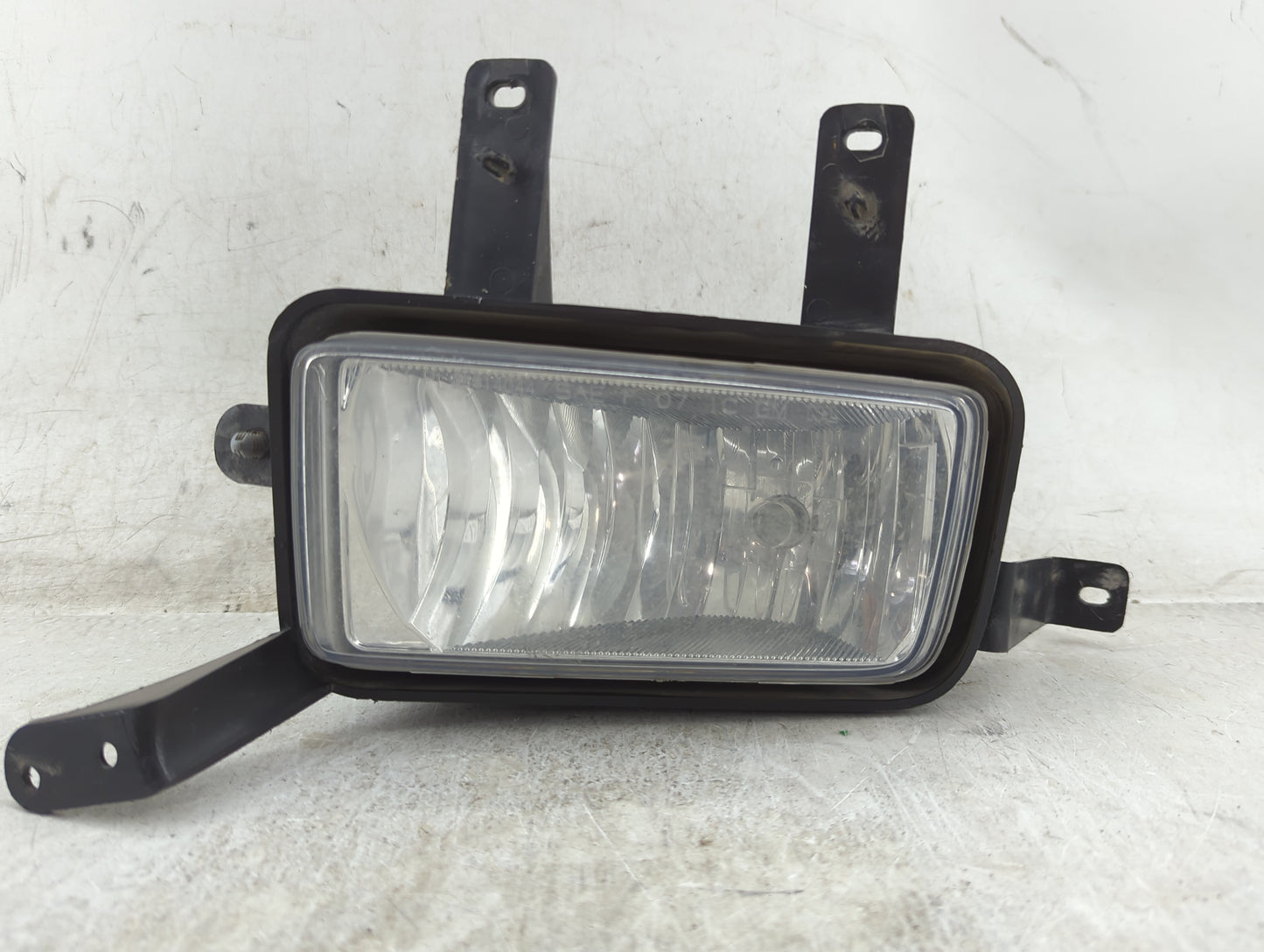 Gmc Yukon Xl 1500 Driver Left Oem Fog Light Lamp - Oemusedautoparts1.com