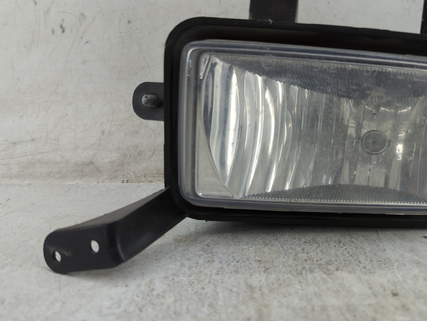 Gmc Yukon Xl 1500 Driver Left Oem Fog Light Lamp - Oemusedautoparts1.com