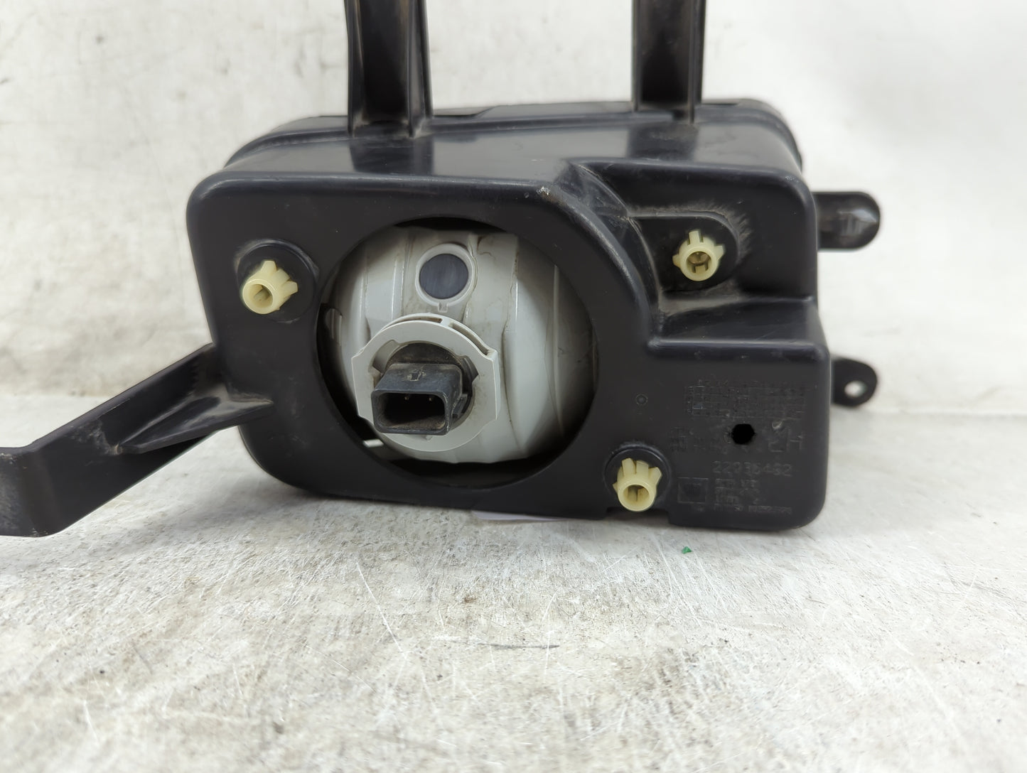 Gmc Yukon Xl 1500 Driver Left Oem Fog Light Lamp - Oemusedautoparts1.com