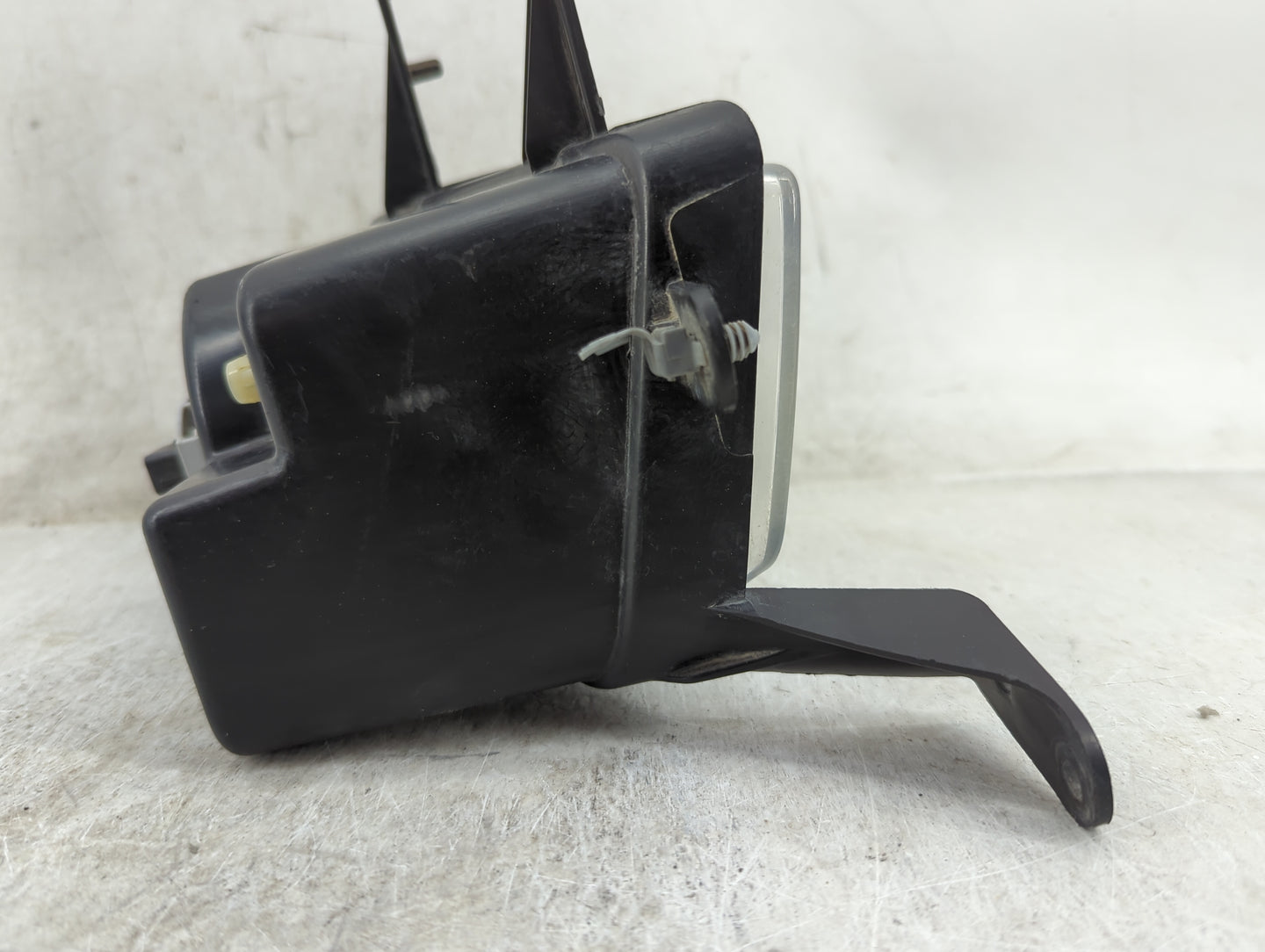 Gmc Yukon Xl 1500 Driver Left Oem Fog Light Lamp - Oemusedautoparts1.com