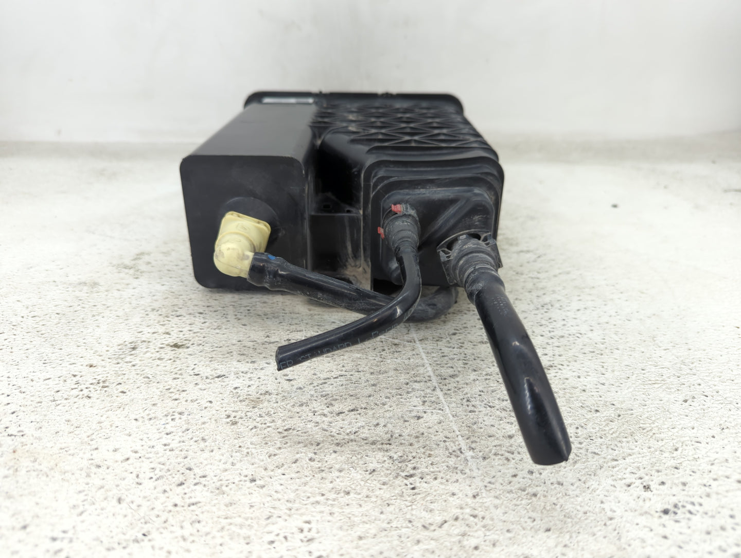 2018 Gmc Yukon Xl 1500 Fuel Vapor Charcoal Canister - Oemusedautoparts1.com