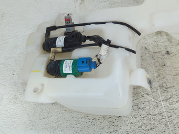 Gmc Yukon Xl 1500 Windshield Washer Fluid Reservoir Bottle Oem