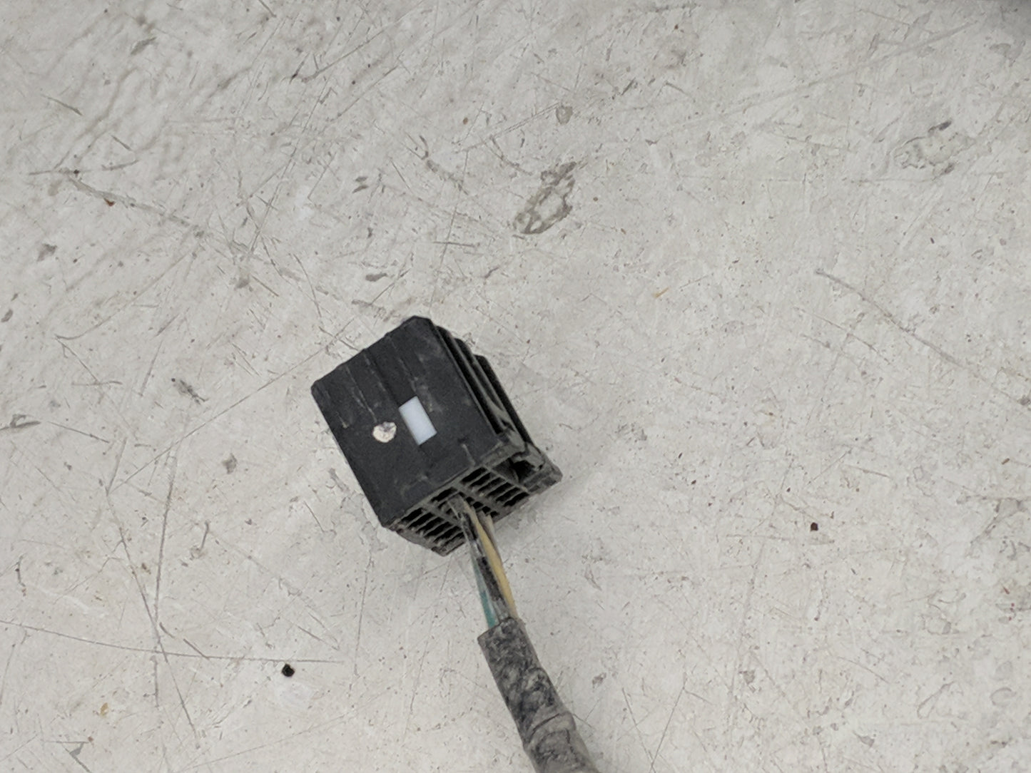 2018 Gmc Yukon Xl 1500 Driver Side View Mirror - Left Door Mirror OEM Used - Oemusedautoparts1.com