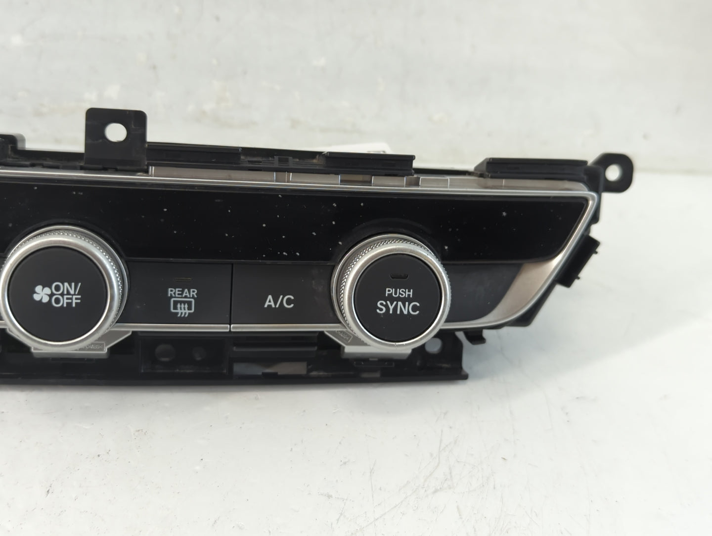 2018-2020 Honda Accord Climate Control Module Temperature AC/Heater Replacement P/N:79610TVAA016M1 Fits Fits 2018 2019 2020 