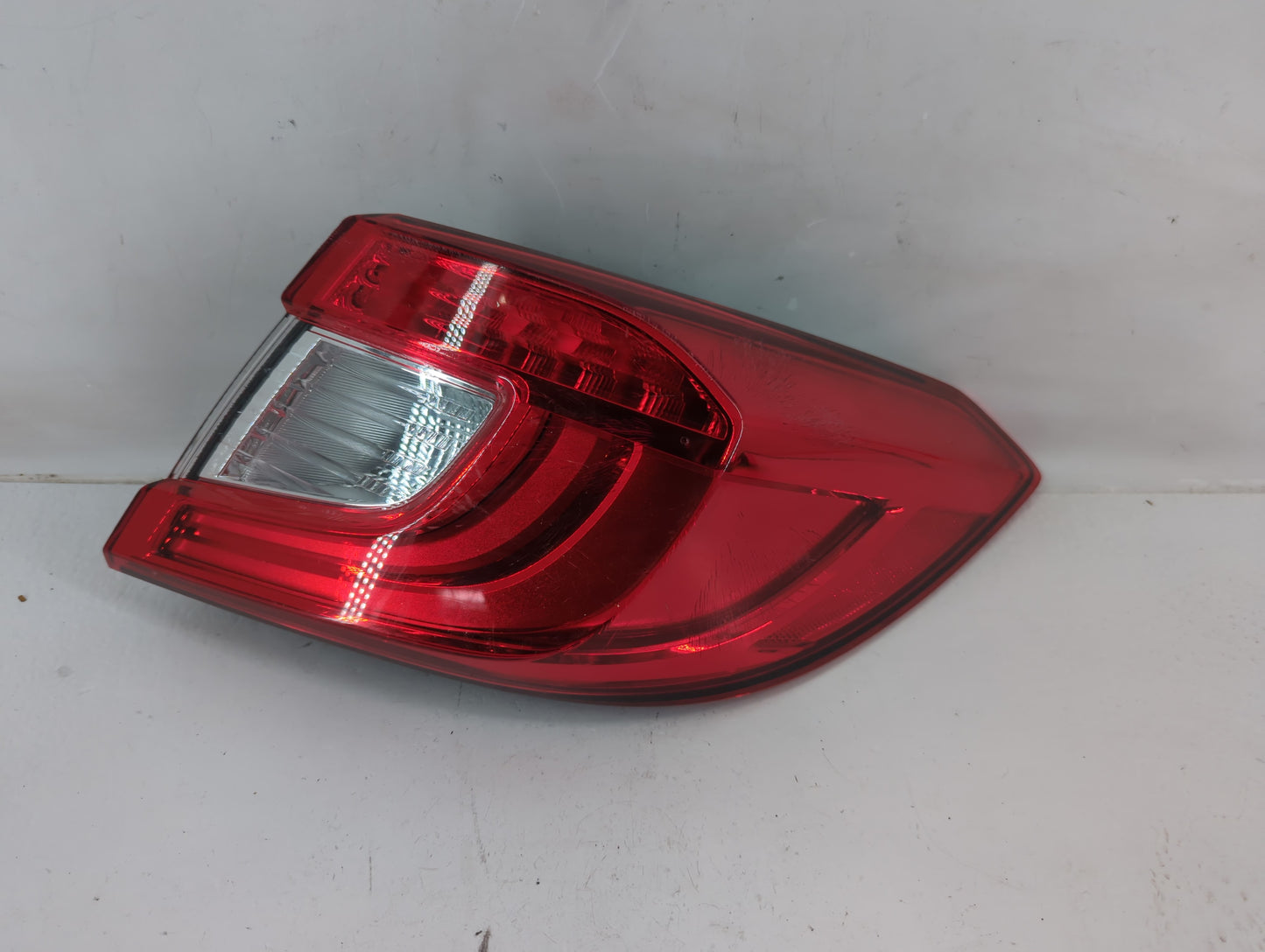2018-2022 Honda Accord Tail Light Assembly Passenger Right OEM P/N:20180418 Fits Fits 2018 2019 2020 2021 2022 OEM Used Auto