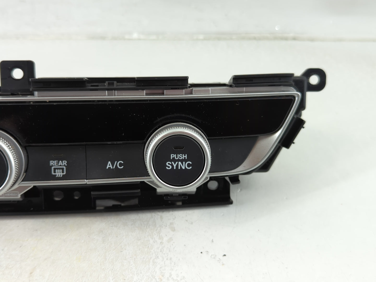2018-2020 Honda Accord Climate Control Module Temperature AC/Heater Replacement P/N:79610TVAA016M1 Fits Fits 2018 2019 2020 