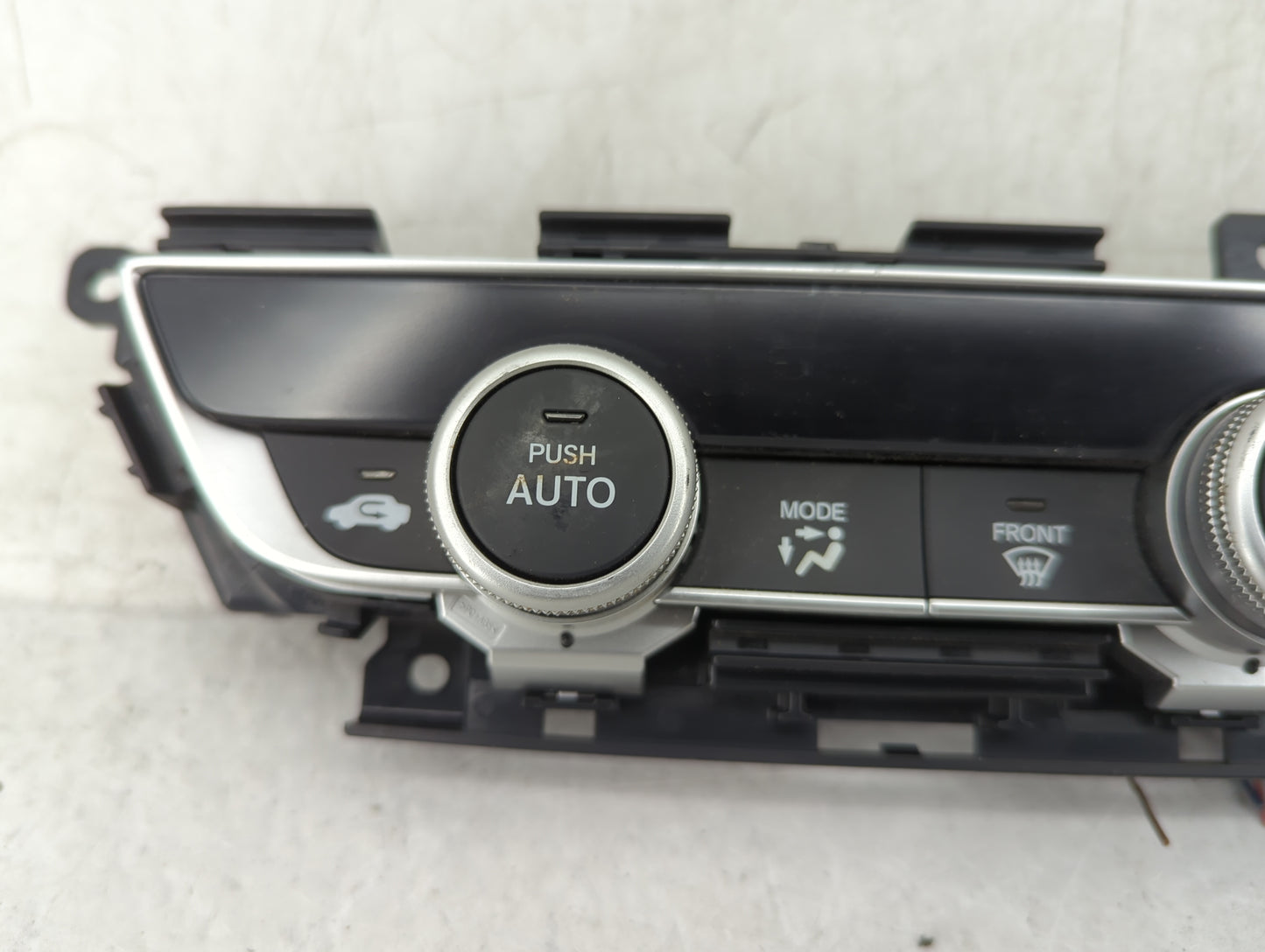 2018-2020 Honda Accord Climate Control Module Temperature AC/Heater Replacement P/N:79610TVAA016M1 Fits Fits 2018 2019 2020 