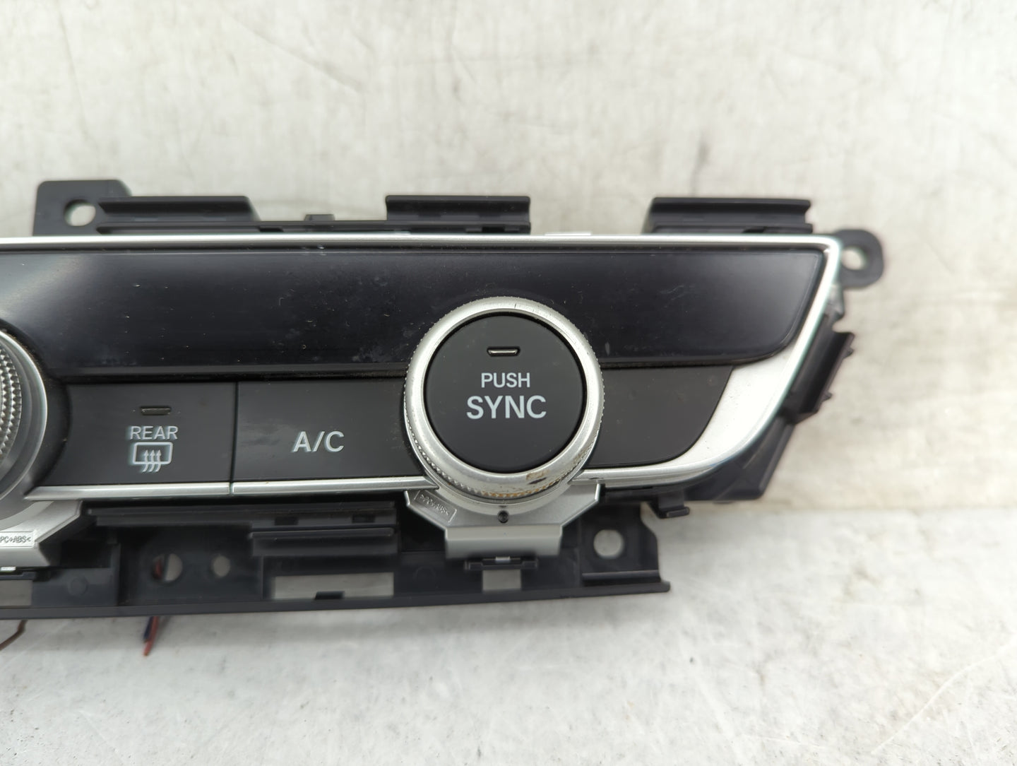 2018-2020 Honda Accord Climate Control Module Temperature AC/Heater Replacement P/N:79610TVAA016M1 Fits Fits 2018 2019 2020 