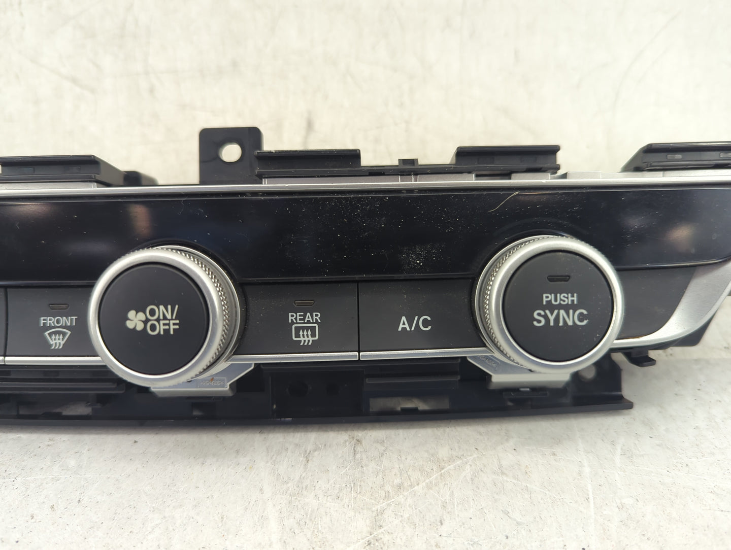 2018-2020 Honda Accord Climate Control Module Temperature AC/Heater Replacement Fits Fits 2018 2019 2020 OEM Used Auto Parts
