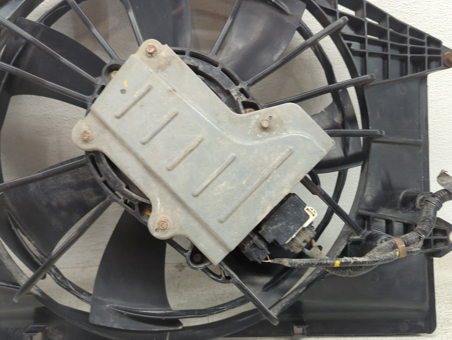 2016-2021 Honda Civic Electric Radiator Cooling Fan Motor Assembly Fits Fits 2016 2017 2018 2019 2020 2021 OEM Used Auto Par