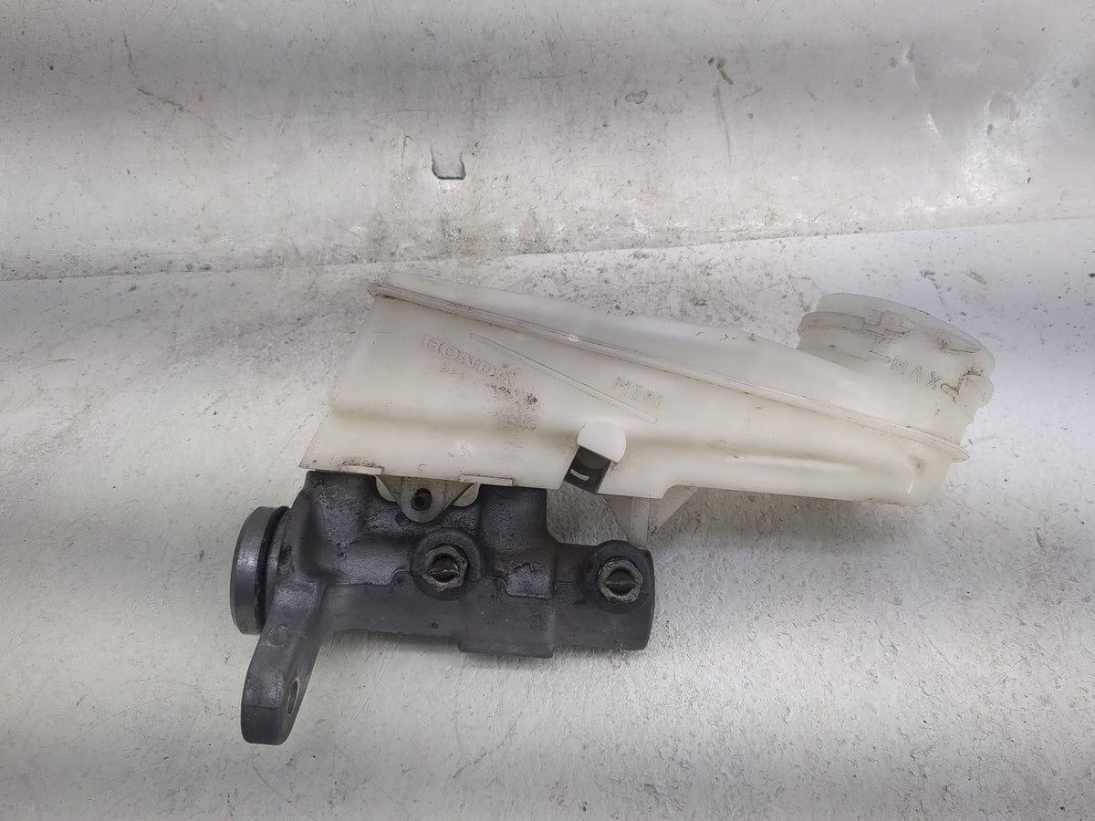 2016-2021 Honda Civic Brake Master Cylinder 1498111 - Oemusedautoparts1.com