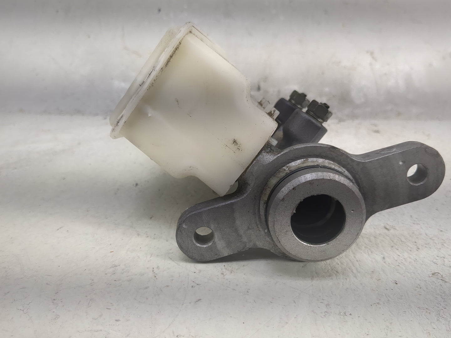 2016-2021 Honda Civic Brake Master Cylinder 1498111 - Oemusedautoparts1.com