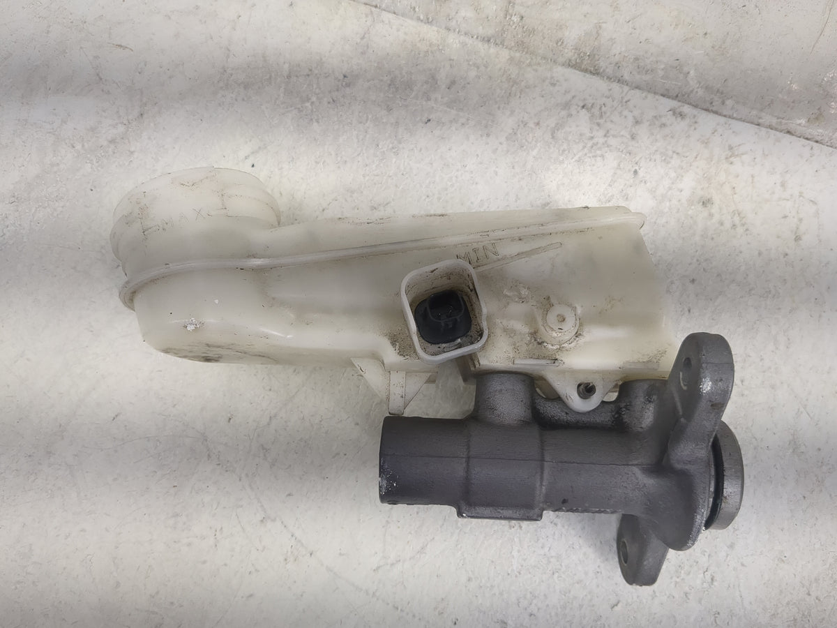 2016-2021 Honda Civic Brake Master Cylinder 1498111 - Oemusedautoparts1.com