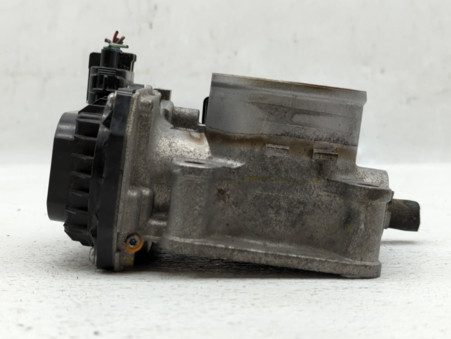 2016-2022 Honda Civic Throttle Body P/N:GMH1A M80109 Fits Fits 2016 2017 2018 2019 2020 2021 2022 OEM Used Auto Parts - Oemu