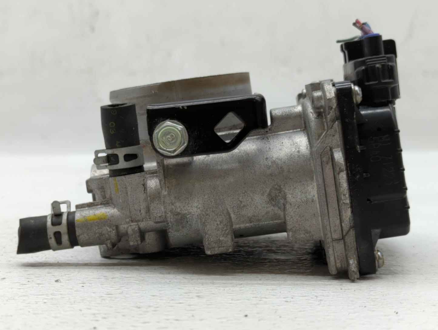 2016-2022 Honda Civic Throttle Body P/N:GMH1A M80109 Fits Fits 2016 2017 2018 2019 2020 2021 2022 OEM Used Auto Parts - Oemu