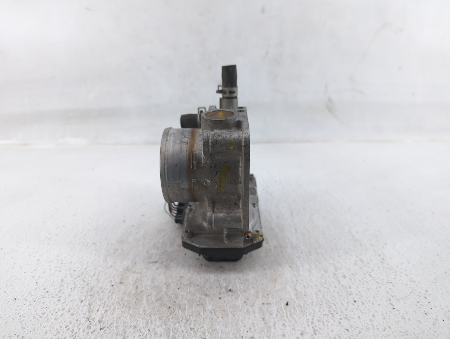 2016-2022 Honda Civic Throttle Body P/N:GMH1A M171227 Fits Fits 2016 2017 2018 2019 2020 2021 2022 OEM Used Auto Parts - Oem