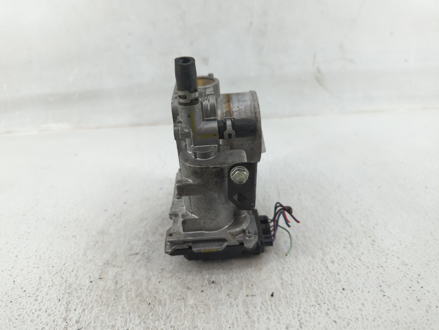 2016-2022 Honda Civic Throttle Body P/N:GMH1A M171227 Fits Fits 2016 2017 2018 2019 2020 2021 2022 OEM Used Auto Parts - Oem