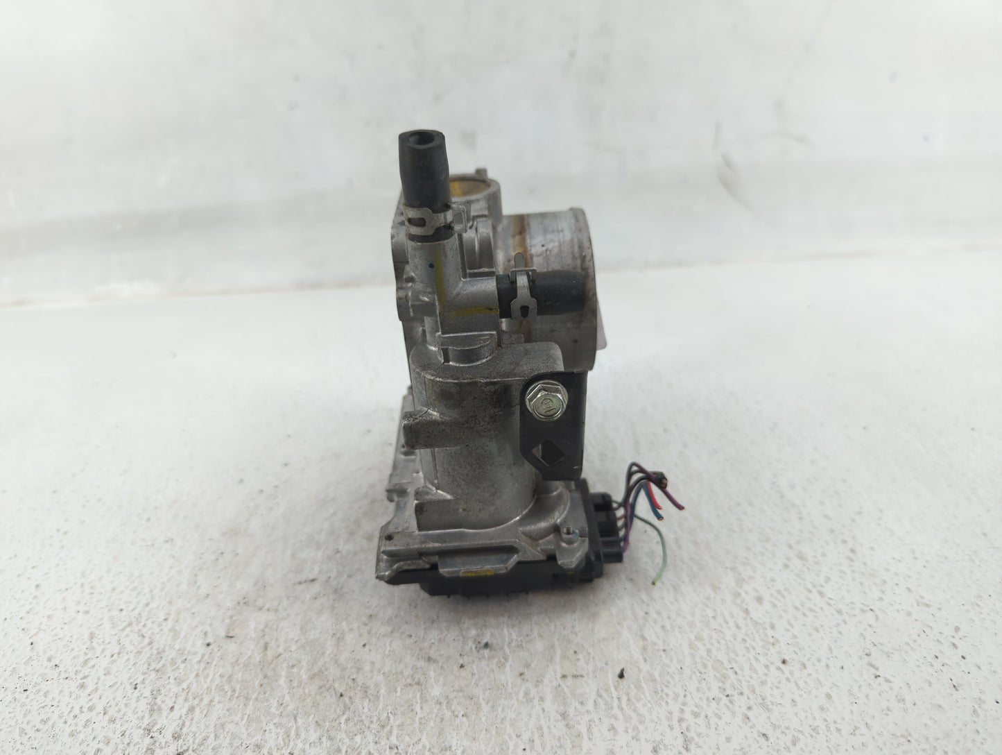 2016-2022 Honda Civic Throttle Body P/N:GMH1A M171227 Fits Fits 2016 2017 2018 2019 2020 2021 2022 OEM Used Auto Parts - Oem