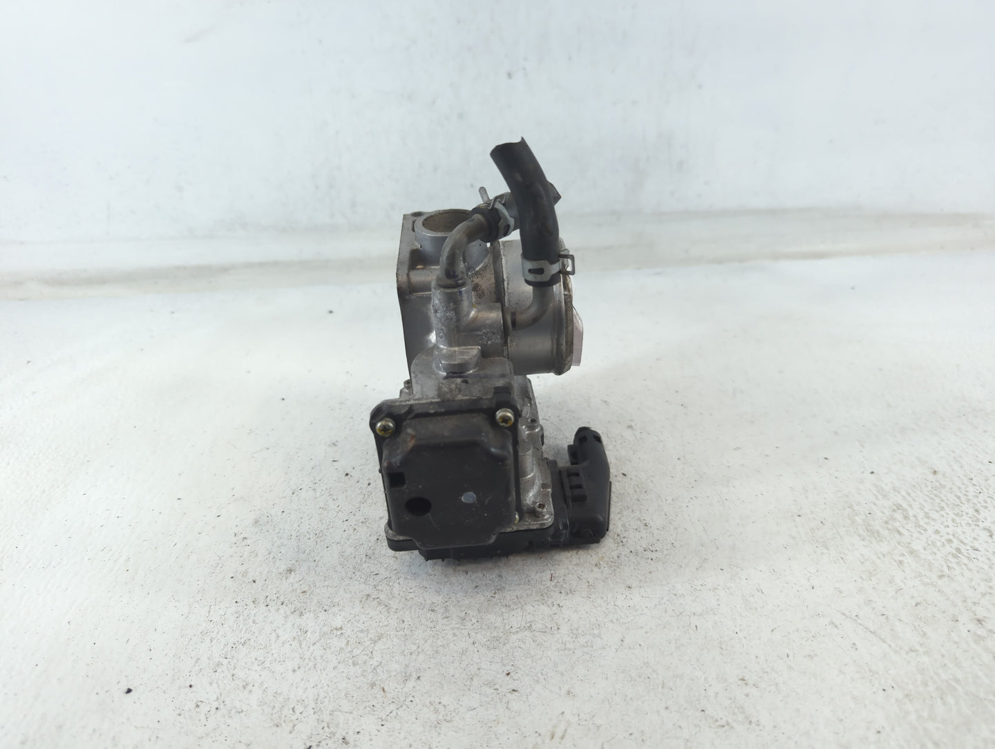 2016-2022 Honda Civic Throttle Body P/N:M22858452350 GMG9A Fits Fits 2016 2017 2018 2019 2020 2021 2022 OEM Used Auto Parts 