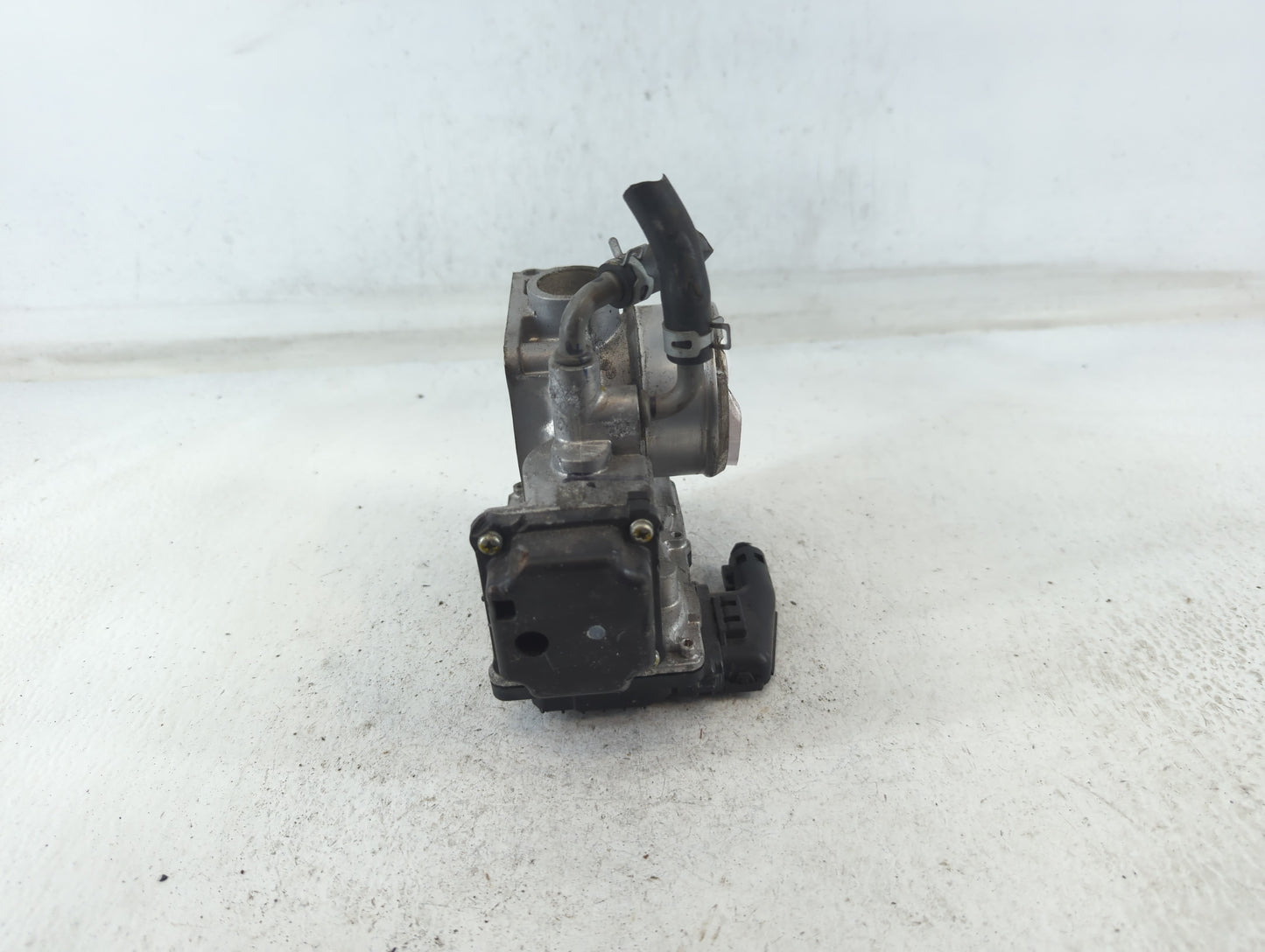 2016-2022 Honda Civic Throttle Body P/N:M22858452350 GMG9A Fits Fits 2016 2017 2018 2019 2020 2021 2022 OEM Used Auto Parts 