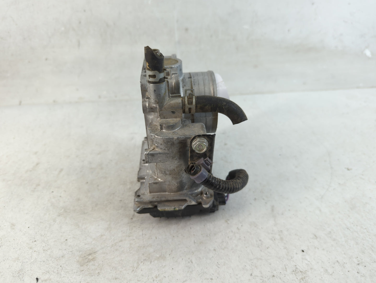 2016-2022 Honda Civic Throttle Body P/N:333904 M180915, GMH1A Fits Fits 2016 2017 2018 2019 2020 2021 2022 OEM Used Auto Par