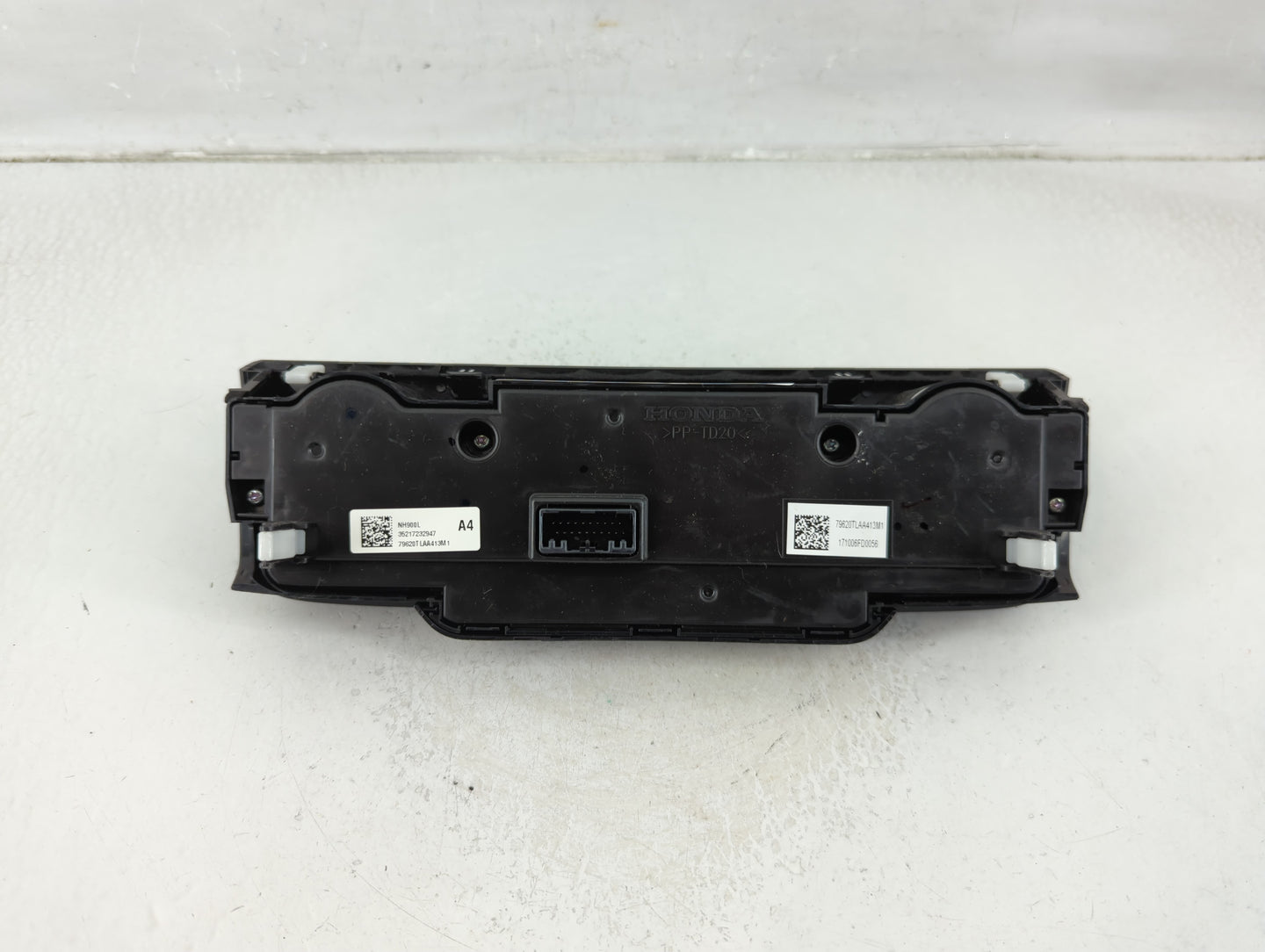 2017-2022 Honda Cr-V Climate Control Module Temperature AC/Heater Replacement P/N:35217232947 Fits OEM Used Auto Parts - Oem