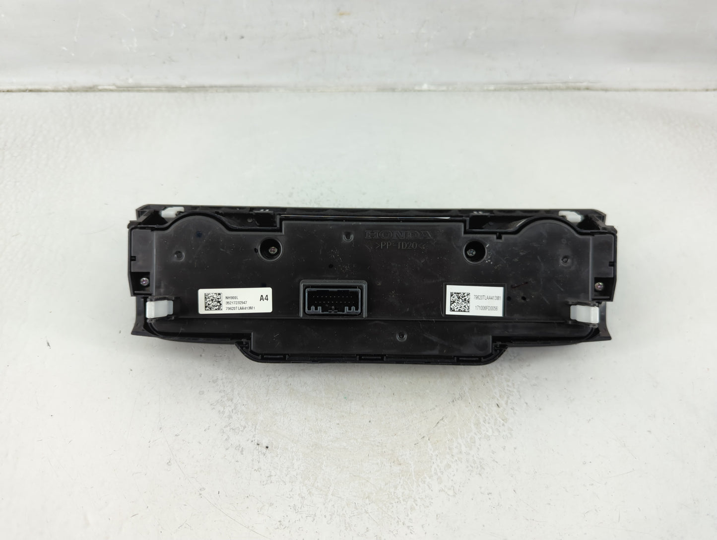2017-2022 Honda Cr-V Climate Control Module Temperature AC/Heater Replacement P/N:35217232947 Fits OEM Used Auto Parts - Oem