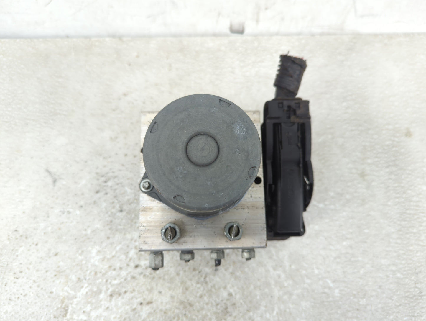 2017-2019 Honda Cr-V ABS Pump Control Module Replacement P/N:57110-TLA-A960-M1 Fits Fits 2017 2018 2019 OEM Used Auto Parts 