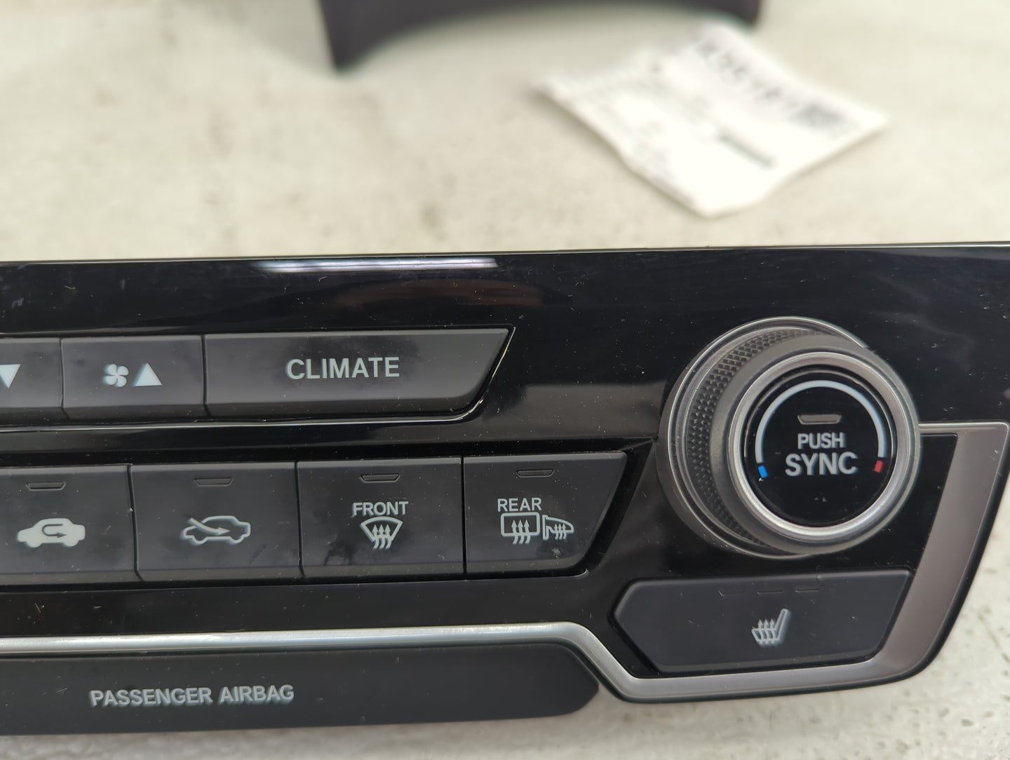2017-2022 Honda Cr-V Climate Control Module Temperature AC/Heater Replacement P/N:79620TLAA413M1 79620TLAA413M1 Fits OEM Use