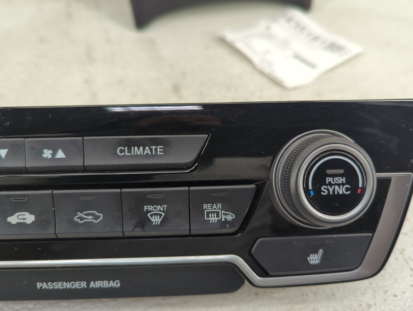 2017-2022 Honda Cr-V Climate Control Module Temperature AC/Heater Replacement P/N:79620TLAA413M1 79620TLAA413M1 Fits OEM Use