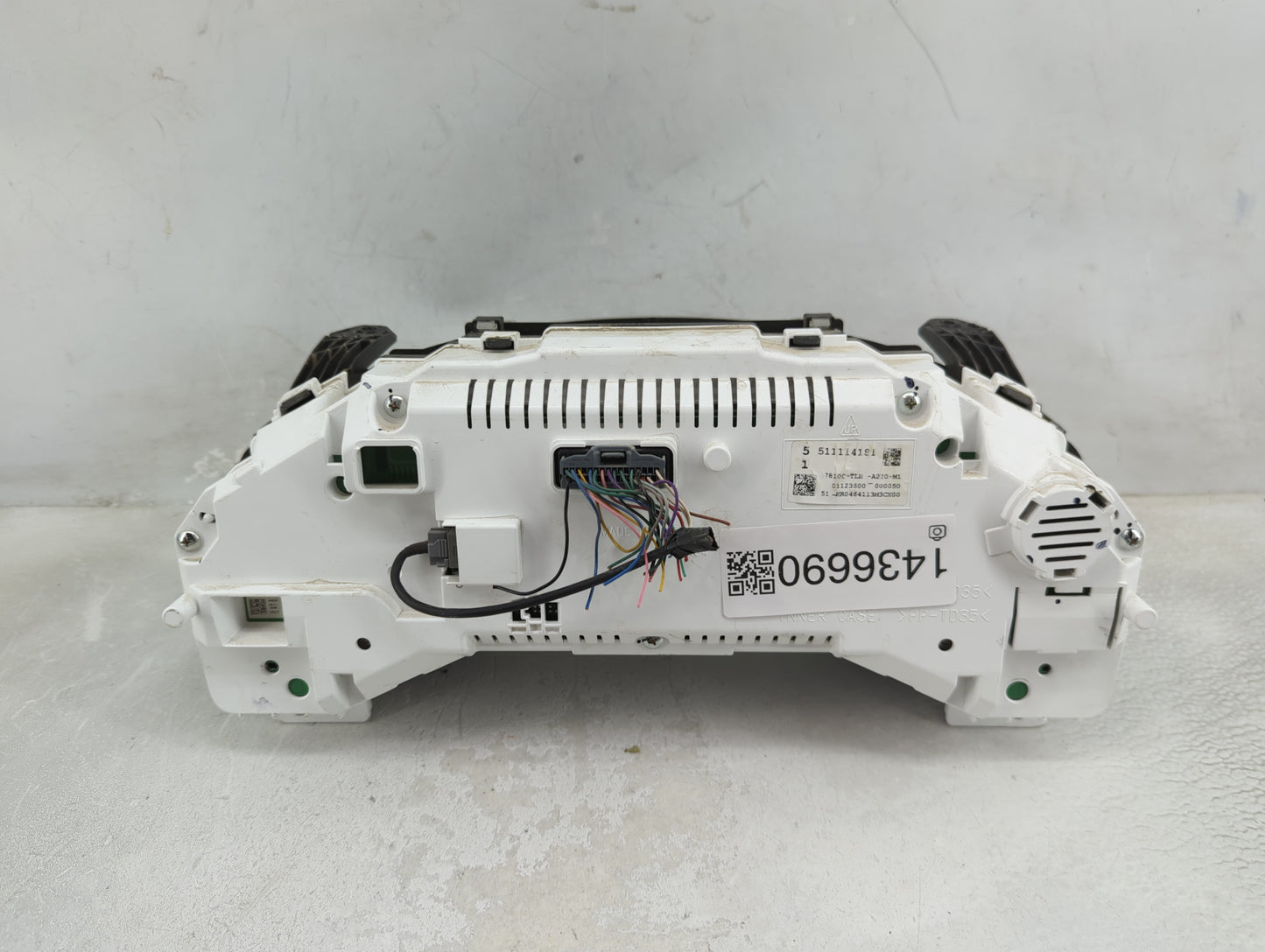 2017-2022 Honda Cr-V Instrument Cluster Speedometer Gauges P/N:78100-TLB-A220-M1 Fits Fits 2017 2018 2019 2020 2021 2022 OEM