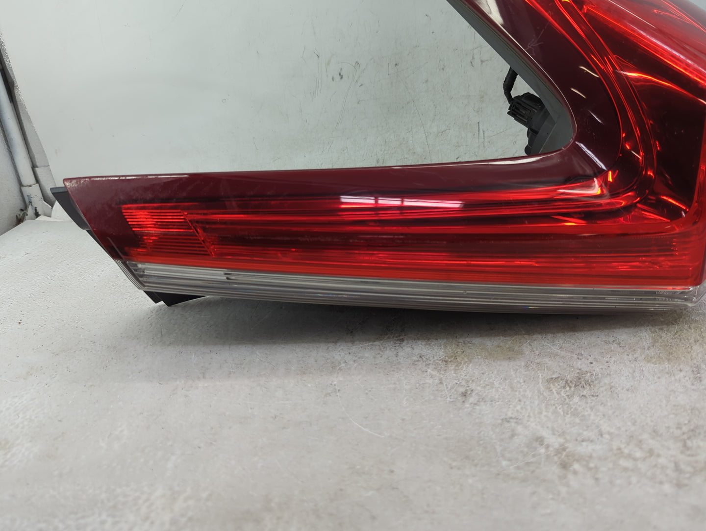 2017-2019 Honda Cr-V Tail Light Assembly Passenger Right OEM Fits Fits 2017 2018 2019 OEM Used Auto Parts - Oemusedautoparts