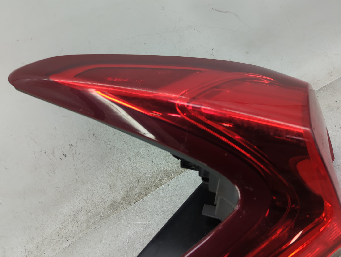 2017-2019 Honda Cr-V Tail Light Assembly Passenger Right OEM Fits Fits 2017 2018 2019 OEM Used Auto Parts - Oemusedautoparts