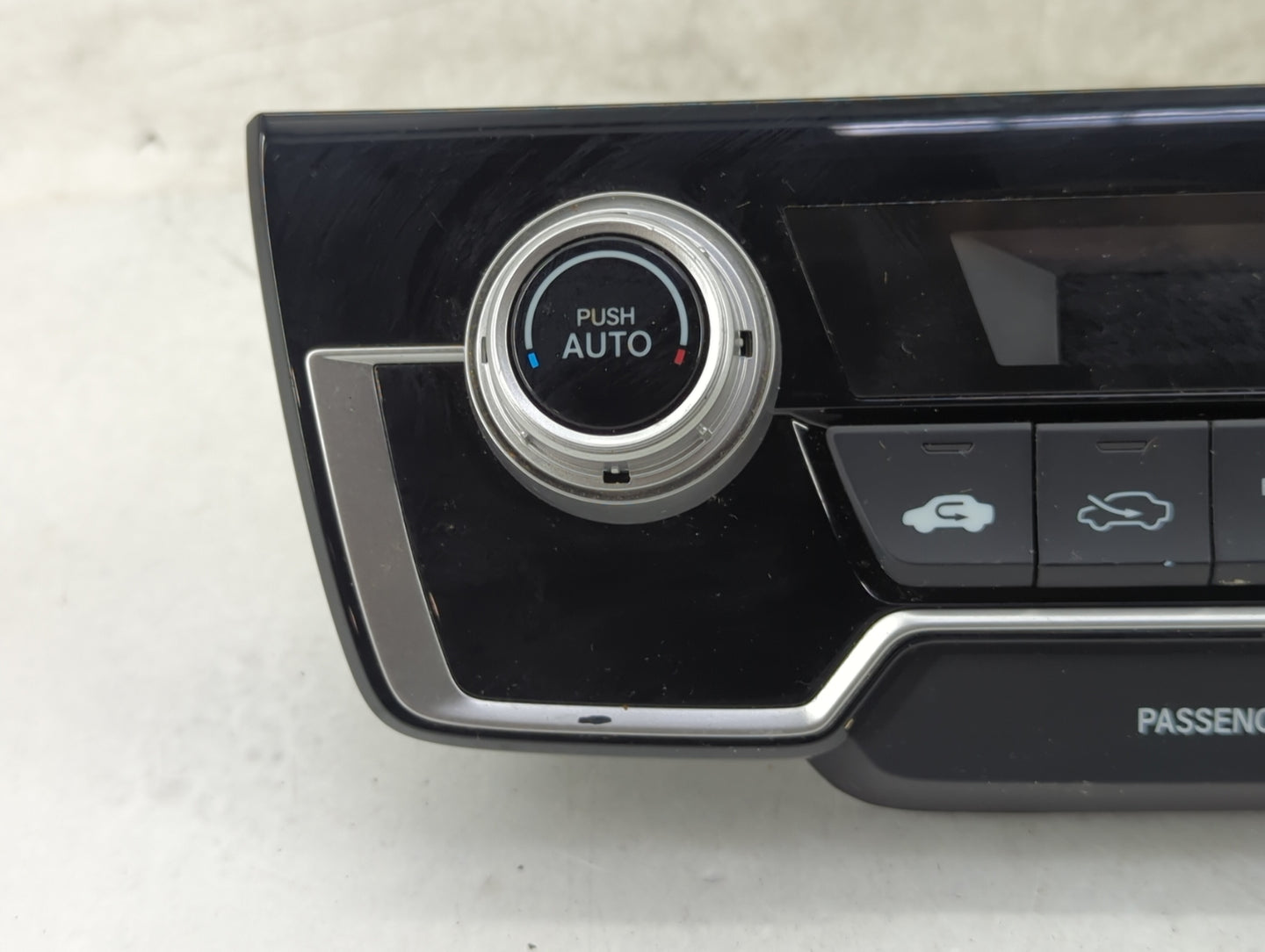 2018 Honda Cr-V Climate Control Module Temperature AC/Heater Replacement P/N:79620TLAA013M1 79620TLAA013M1 Fits OEM Used Aut