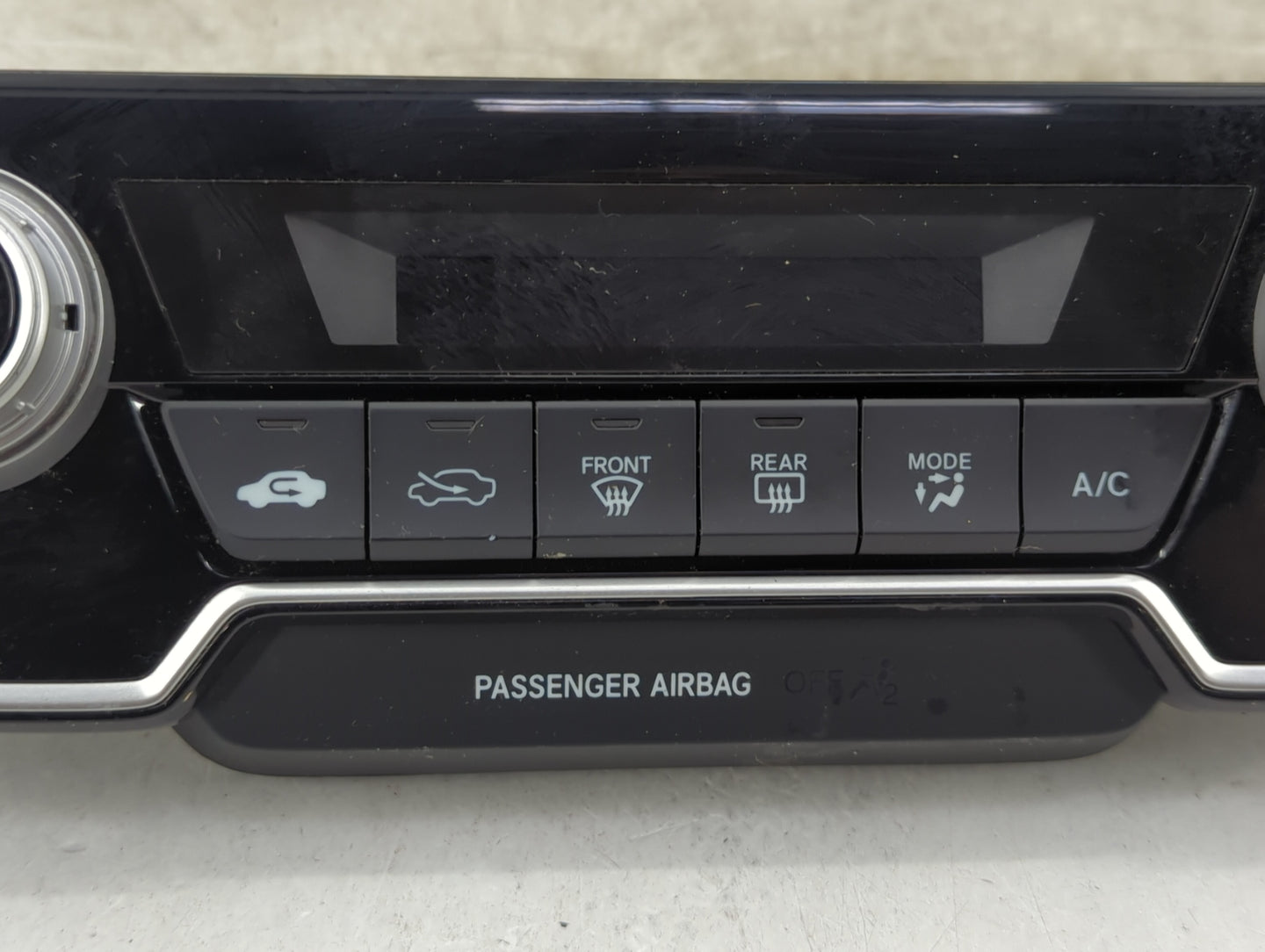 2018 Honda Cr-V Climate Control Module Temperature AC/Heater Replacement P/N:79620TLAA013M1 79620TLAA013M1 Fits OEM Used Aut