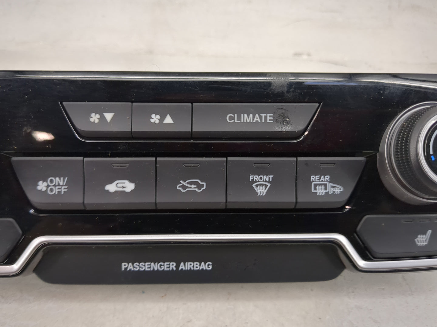2018 Honda Cr-V Climate Control Module Temperature AC/Heater Replacement P/N:79620TLAA413M1 79620TLAA413M1 Fits OEM Used Aut