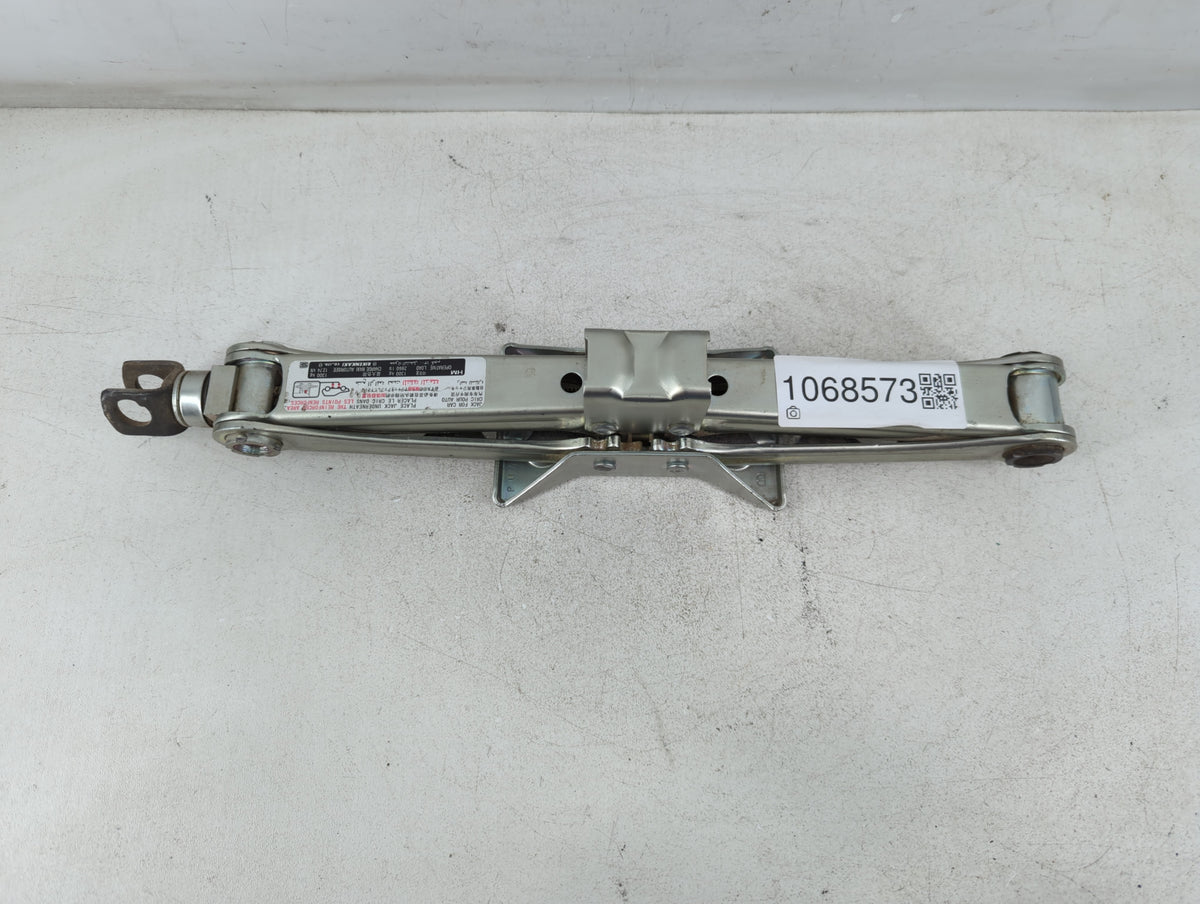 2018 Honda Hr-v Spare Scissor Car Jack - Oemusedautoparts1.com