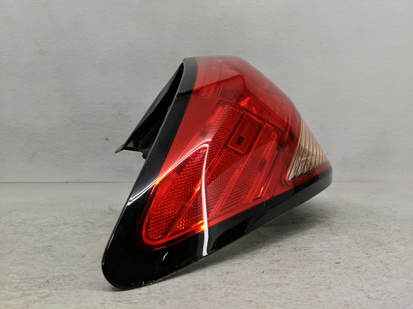 2016-2018 Honda Hr-V Tail Light Assembly Driver Left OEM Fits Fits 2016 2017 2018 OEM Used Auto Parts - Oemusedautoparts1.co