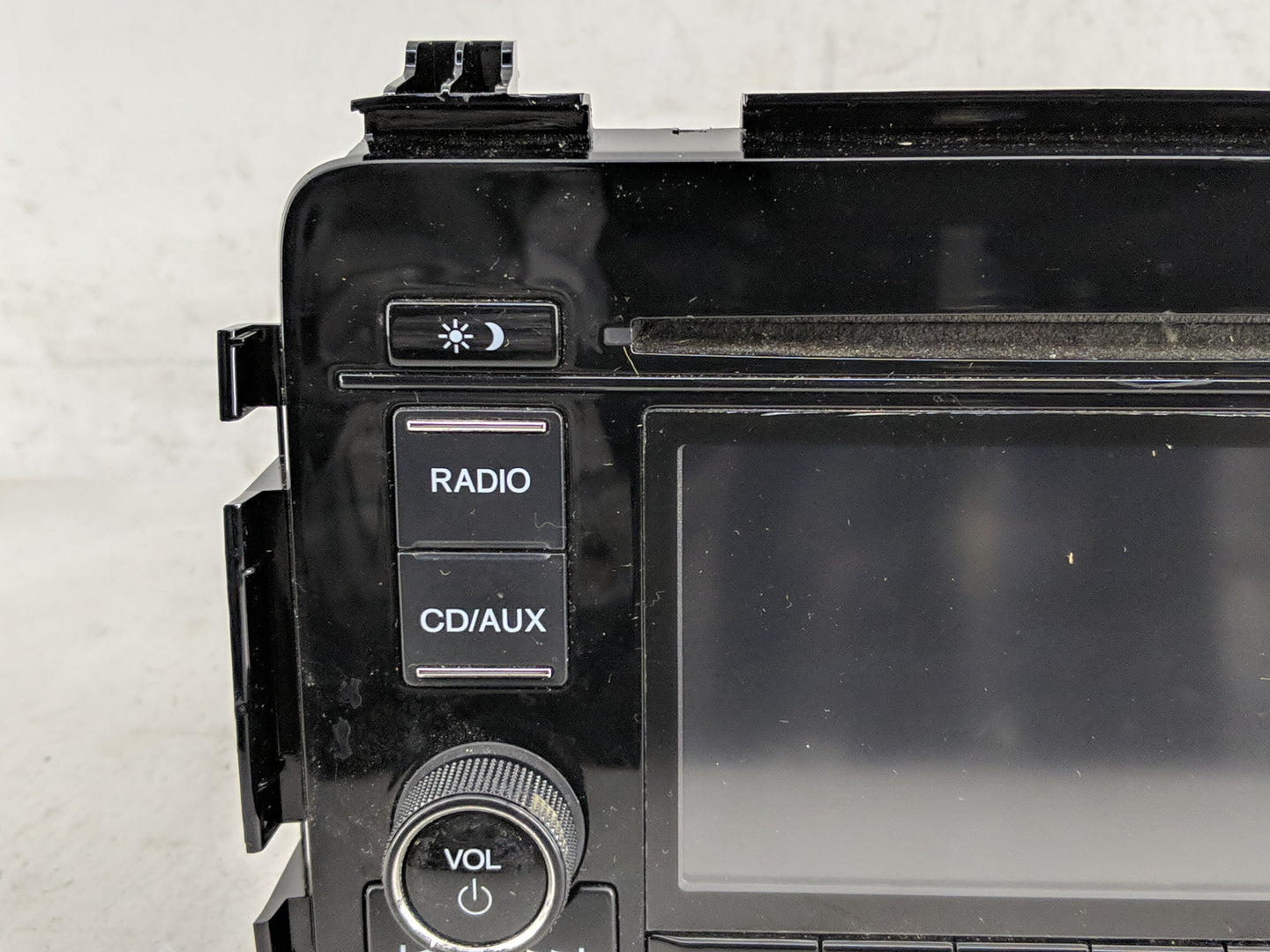 2018 Honda Hr-V Radio AM FM Cd Player Receiver Replacement P/N:39100-T7W-A11 Fits OEM Used Auto Parts - Oemusedautoparts1.co