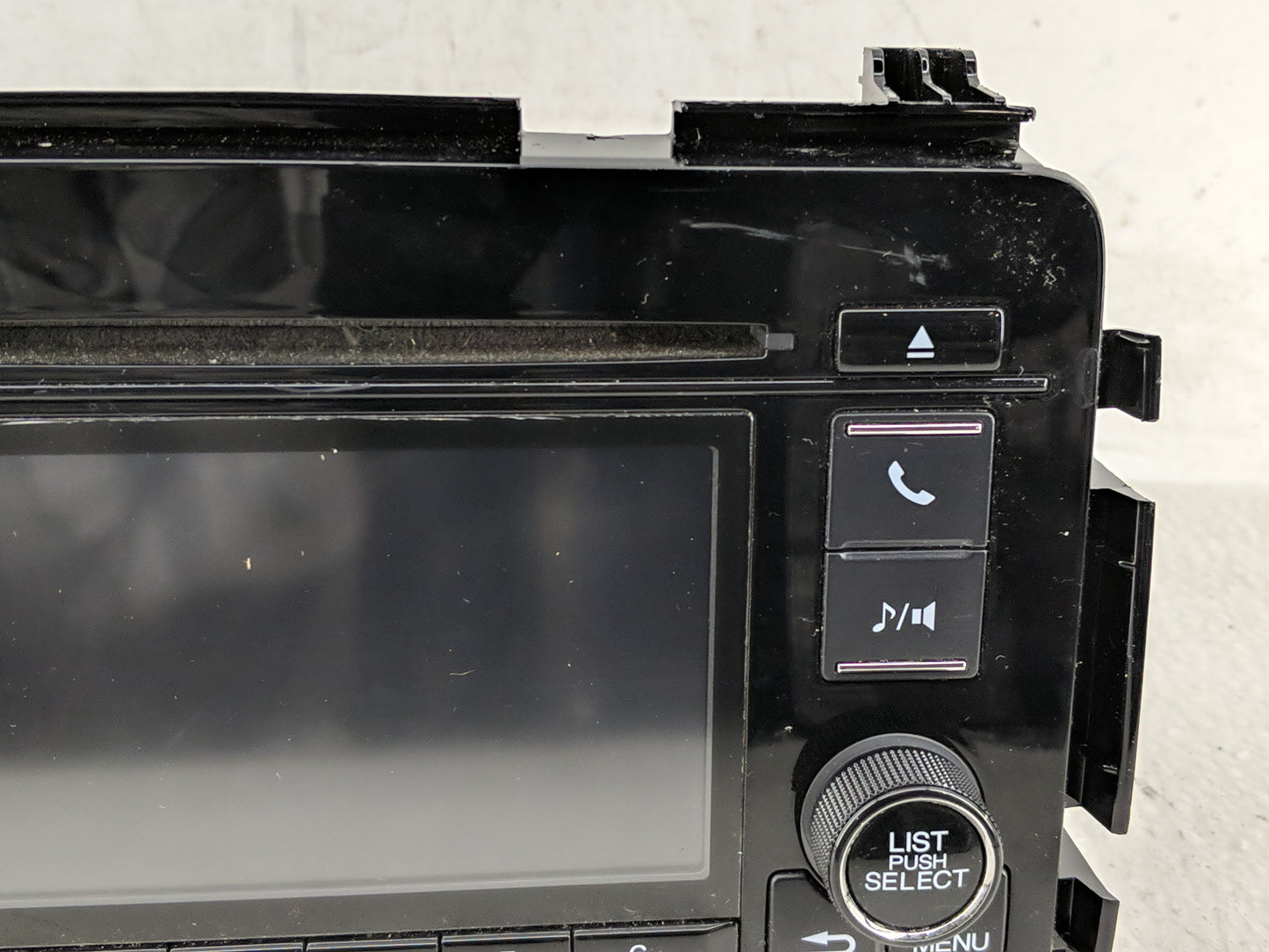 2018 Honda Hr-V Radio AM FM Cd Player Receiver Replacement P/N:39100-T7W-A11 Fits OEM Used Auto Parts - Oemusedautoparts1.co