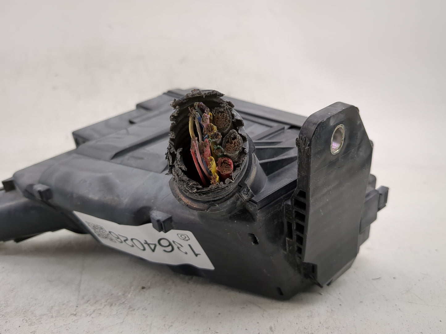 2016-2018 Honda Hr-V Fusebox Fuse Box Panel Relay Module P/N:32120-T7SA31 Fits Fits 2016 2017 2018 OEM Used Auto Parts - Oem