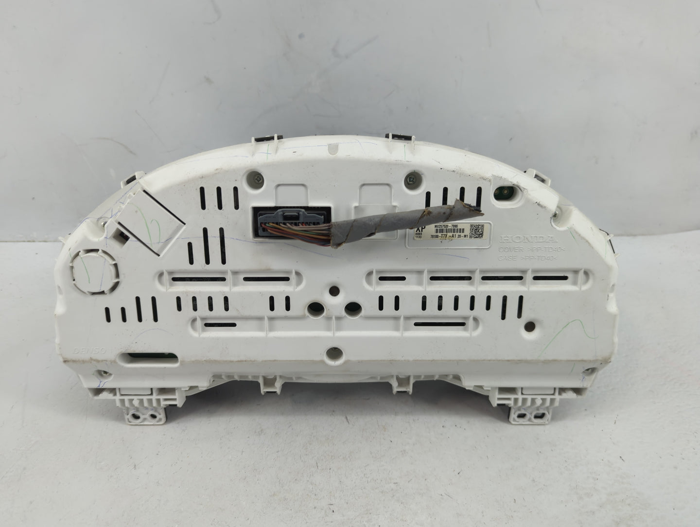 2016-2018 Honda Hr-V Instrument Cluster Speedometer Gauges P/N:MX257520-7990 Fits Fits 2016 2017 2018 OEM Used Auto Parts - 