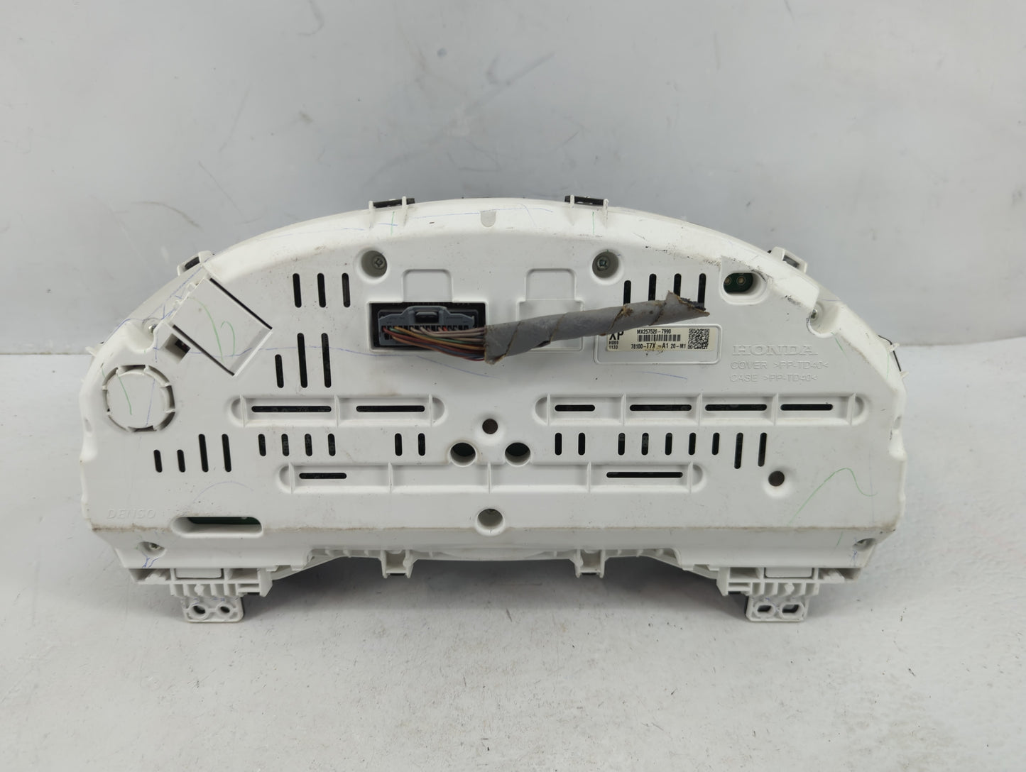2016-2018 Honda Hr-V Instrument Cluster Speedometer Gauges P/N:MX257520-7990 Fits Fits 2016 2017 2018 OEM Used Auto Parts - 
